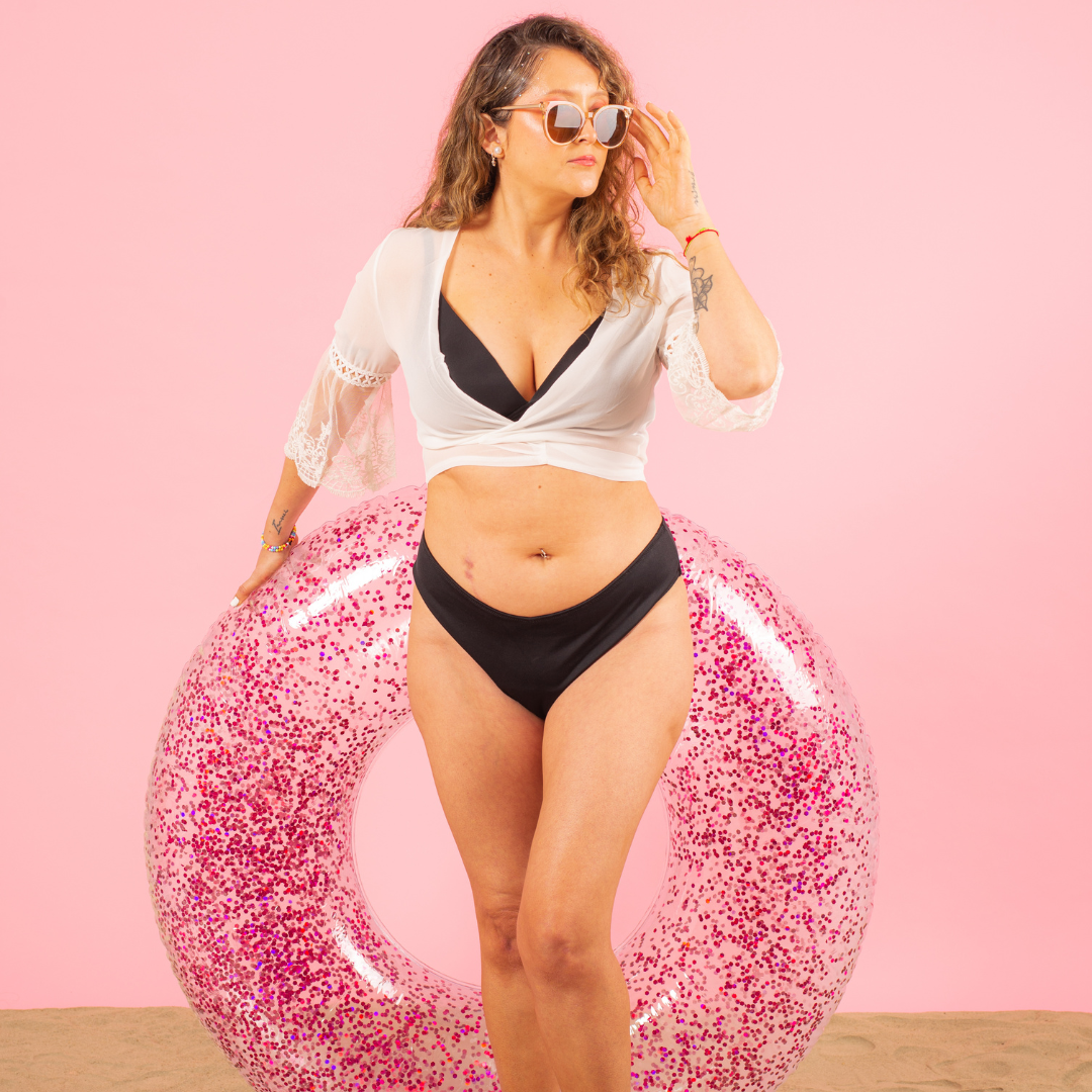 La modelo está usando Marina en talla M